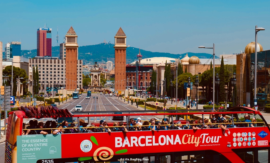 威尼斯双塔和巴塞罗那观光车